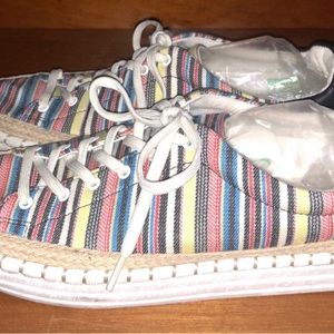 Pre-Loved San Edelman KAVI Sneaker , round toe Size 7 , Fabric Lining